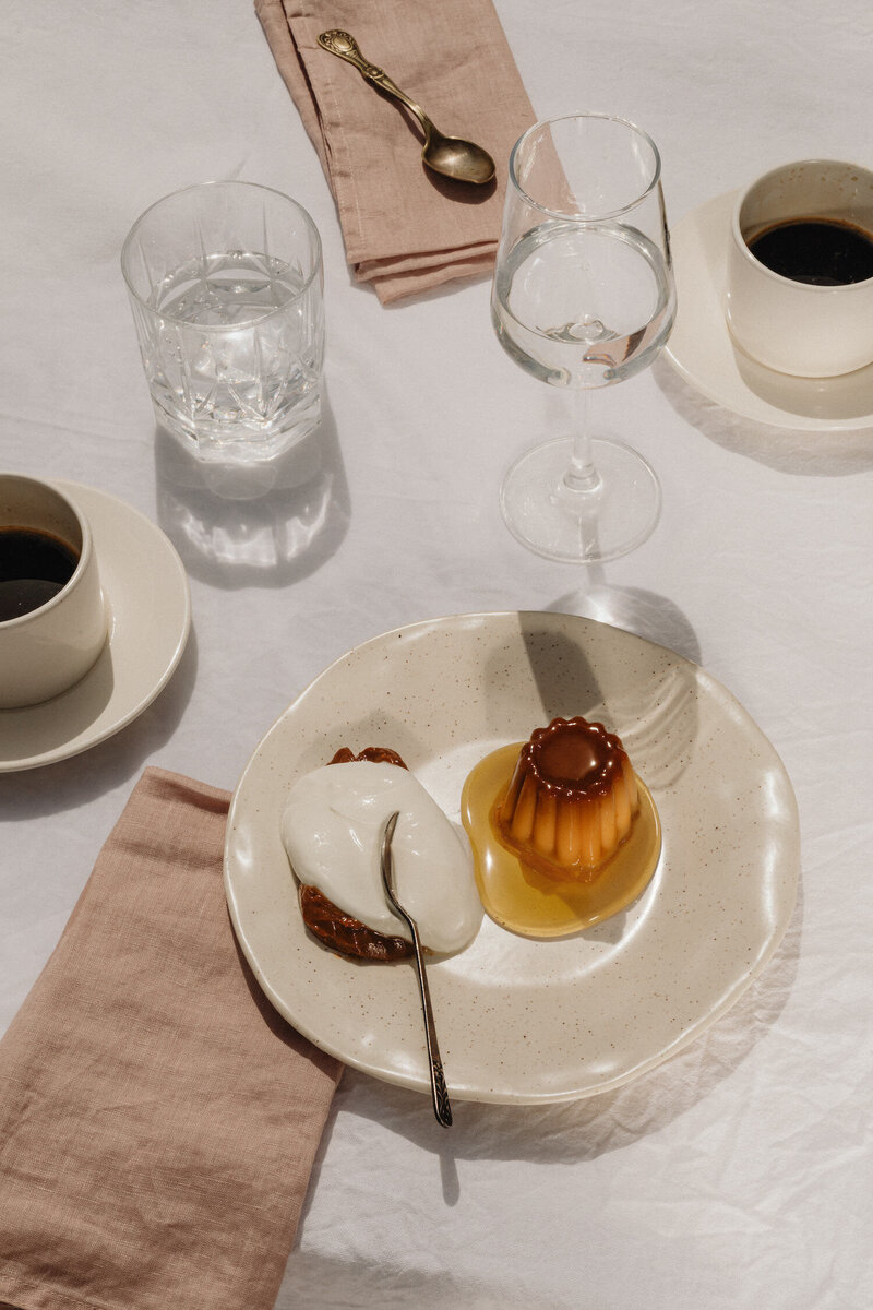 kaboompics_creme-caramel-pudding-flan-and-mousse-with-coffee-35428