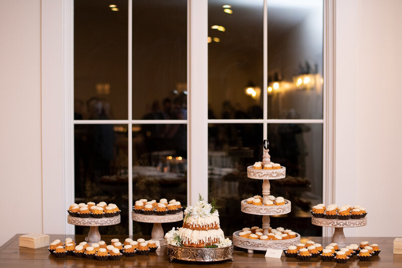 wedding-cake-cupcakes-X4