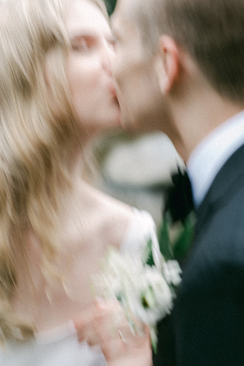 Wedding photo of an Intimate and romantic wedding  photography session in Porvoo by photographer Hannika Gabrielsson