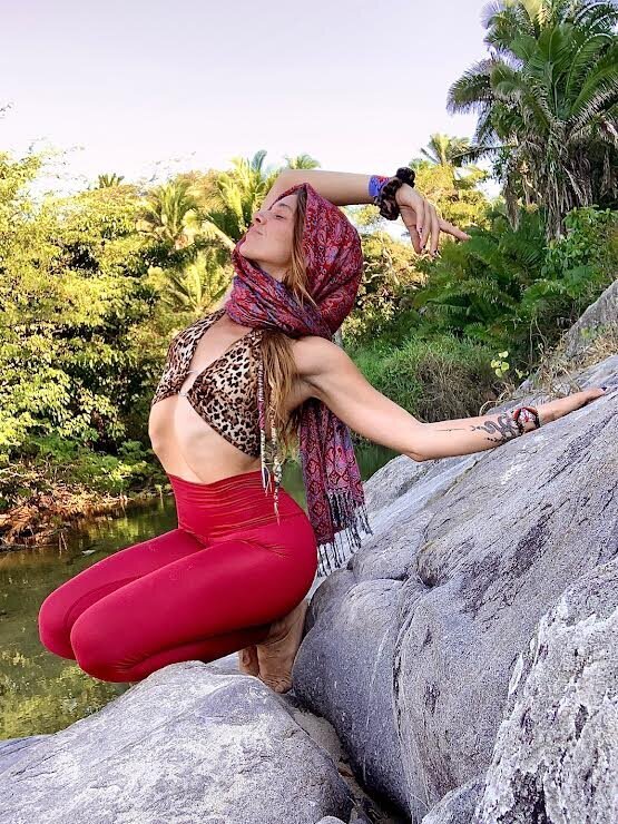 Nikky teaches breathwork, yoga, freediving and feminine embodiment in the Sayulita and San Pancho areas of Nayarit, Mexico