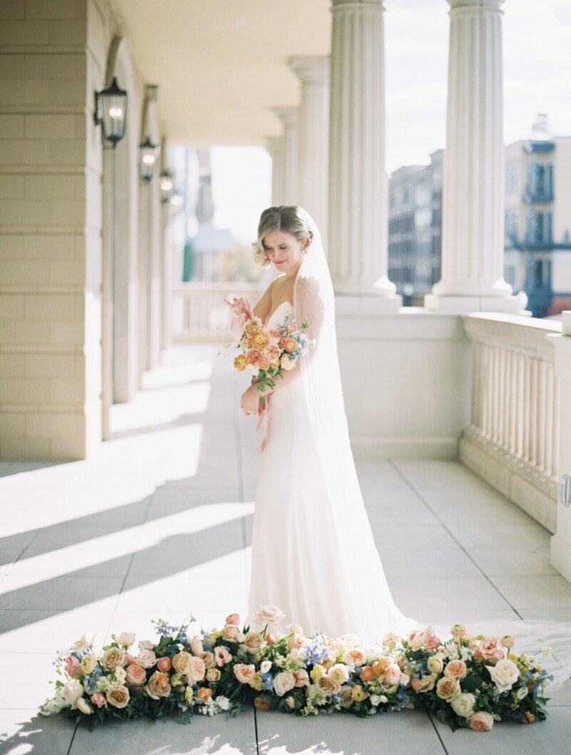 Indiana_Michigan_Wedding Planner_Hotel Carmichael_Carmel Indiana_Wedding Day Editorial_The Bride_Decor_Flowers_Bouquet_Bridal Fashion