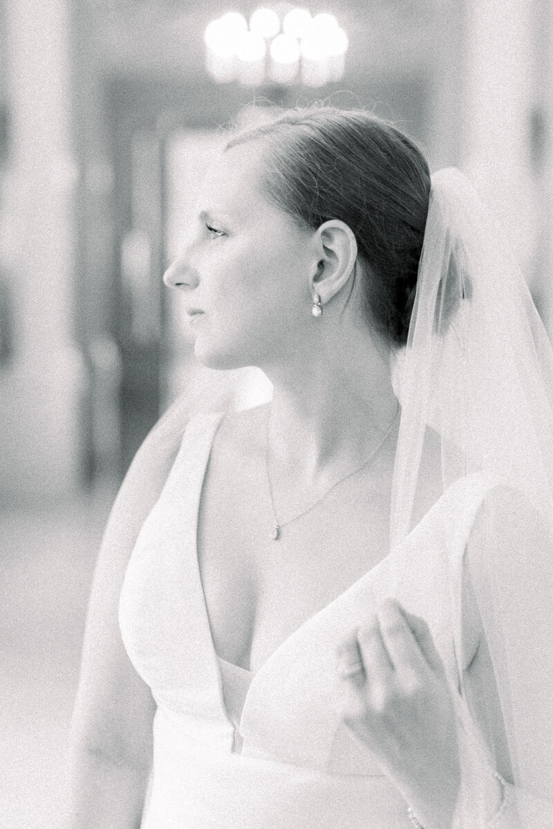 sarah-elizabeth-studio-ohio-wedding-photographer-bezanson-wedding-henry-ford-museum-lovett-hall-23