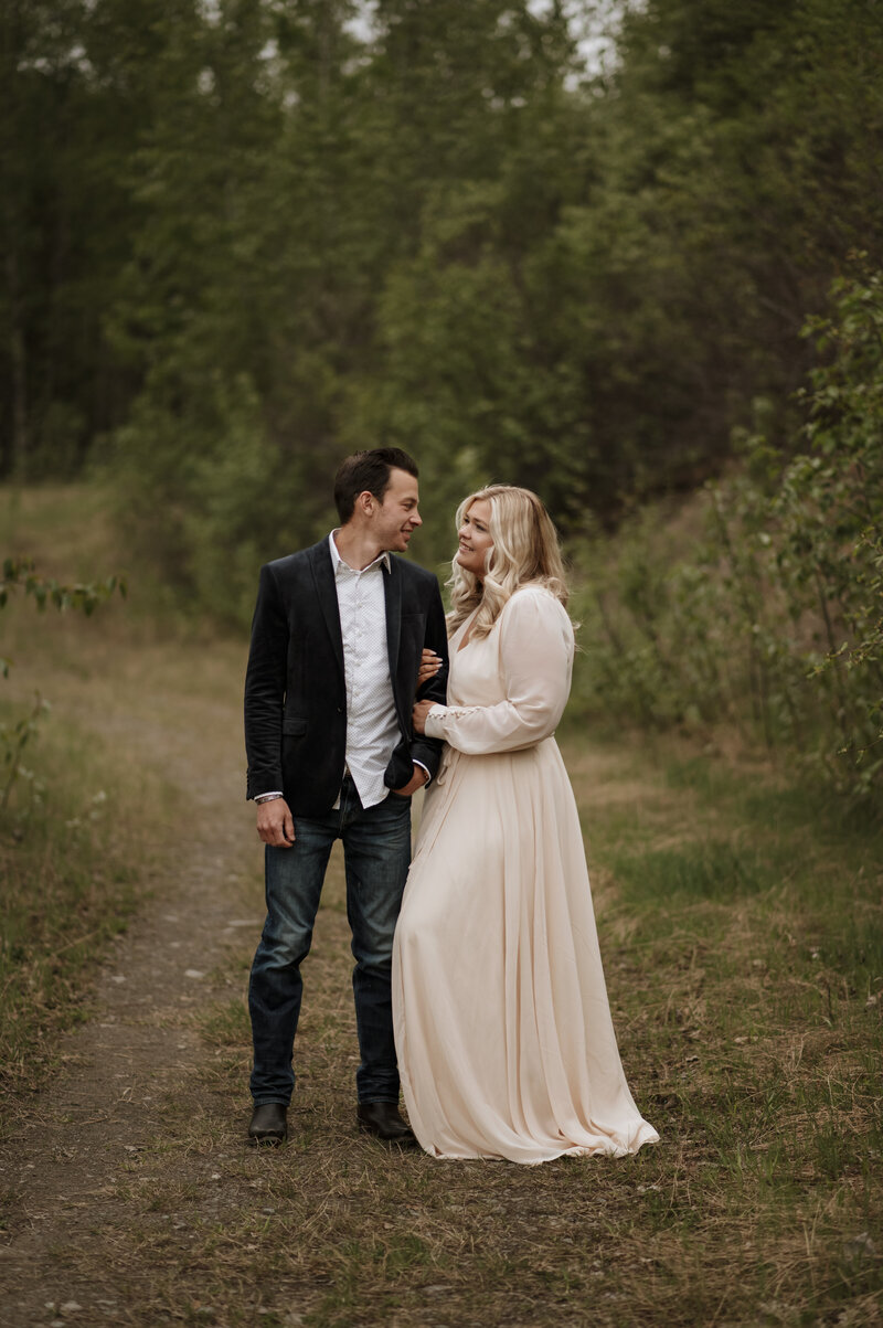 couple photoshoot in jber alaska, couples photographer, shelby smith photography