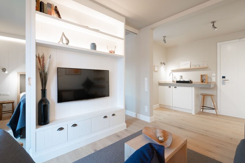 Ansicht des Tvs im Wohnbereich der Juniorsuite.