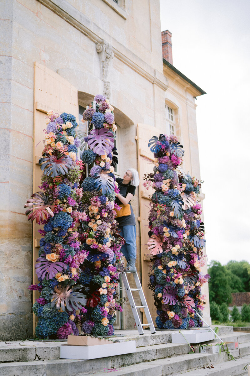 arche floral luxe chateau de Villette wedding designer arrangement floraux