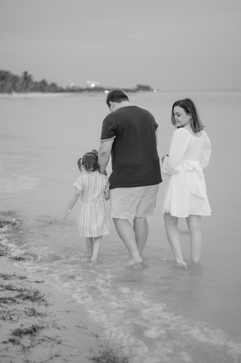 Chicago family photographer and her family at the beach