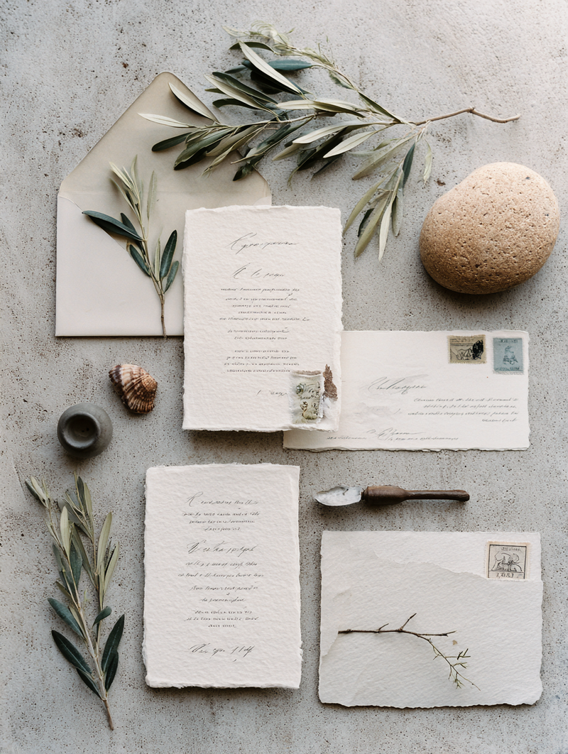 krista5123_4._editorial_flat_lay_of_luxury_wedding_stationery_e484be92-6208-4378-8945-023685cdbcf0_2