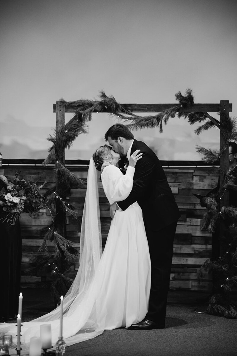 Kennedy-Aaron-Wedding-Review-Caitlyn-Kloeckl-Photography-9562