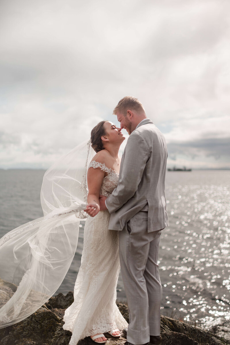bride and groom in washington state