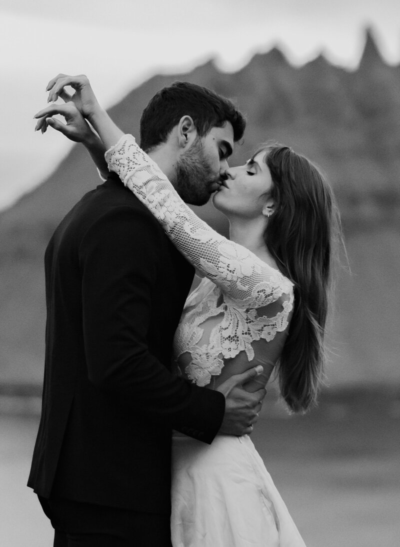 Faroe Islands elopement photography – intimate black and white kiss, by Kollar Photography.