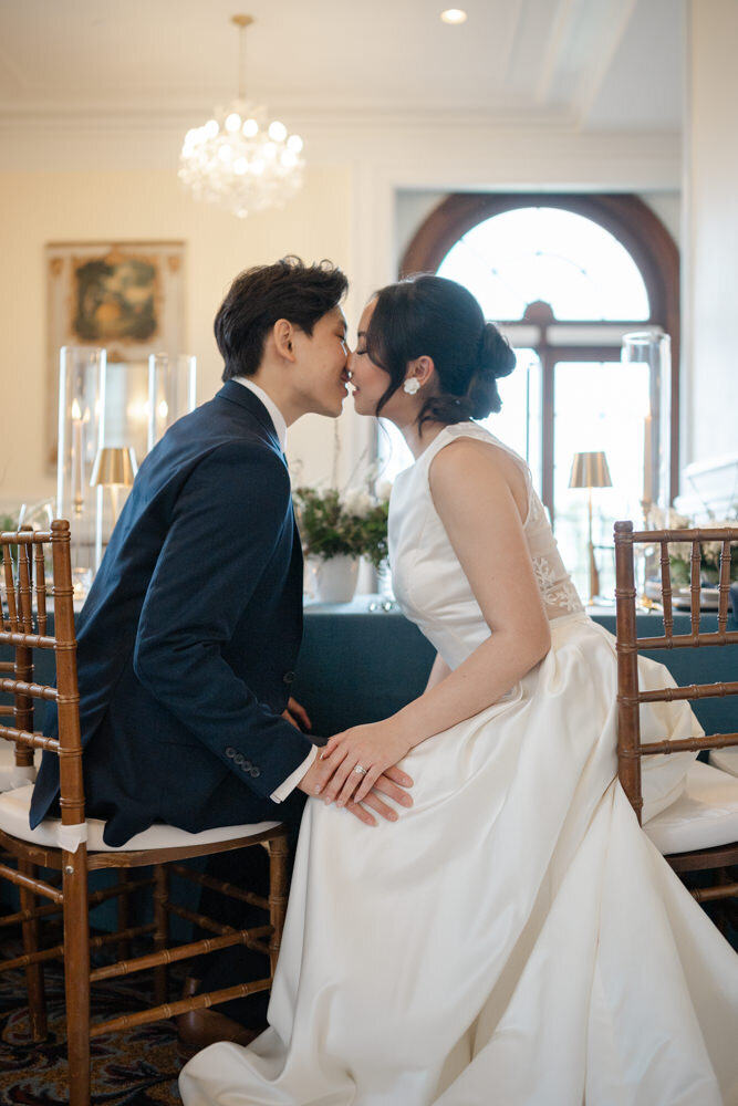 bisous-delicat-mariage-elegant
