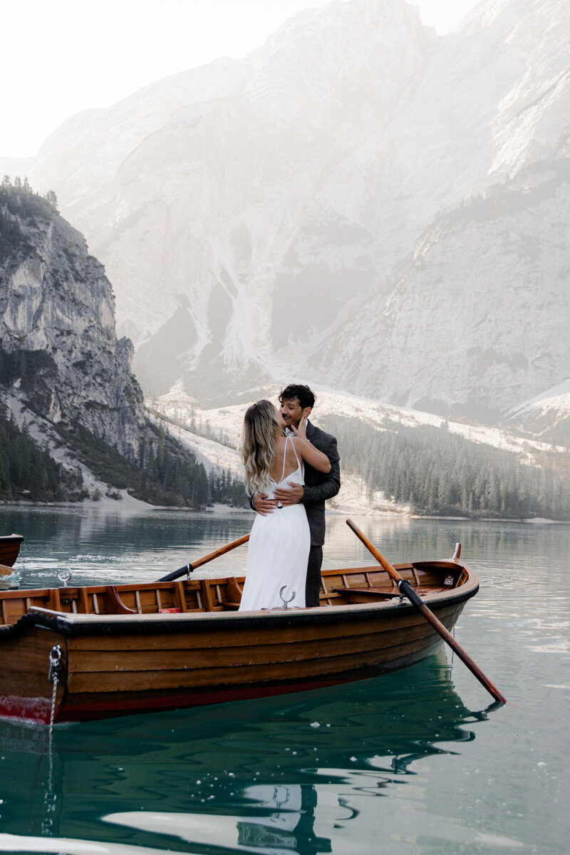 Minimalist elopement decor featuring earthy tones and modern details