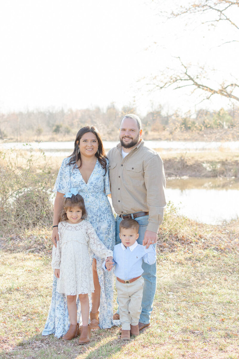 Family of 4 smiling taken by a photographer in Centreville, Virginia