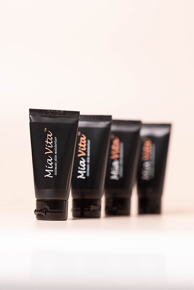 4 tubes of gel lined up on a white backdrop