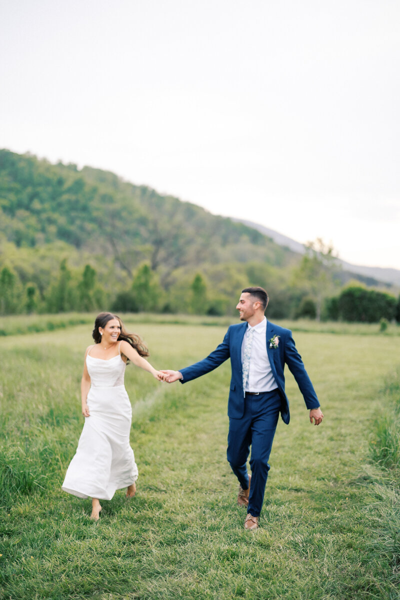 Big-Spring-Farm-Virginia-Mountain-Spring-Wedding-Vanlandingham-Estate-Taylor-Cline-Photography-Wedding-12