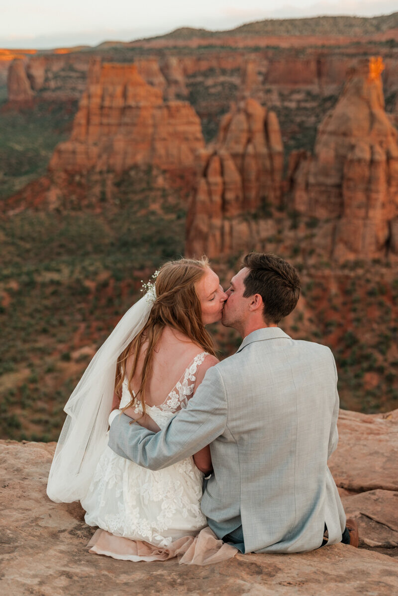 colorado-national-monument-wedding-saddlehorn882_blog