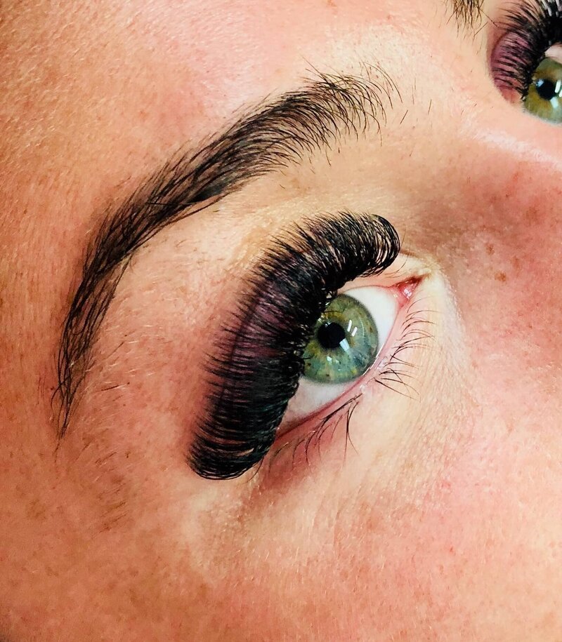 Mega Volume Lashes