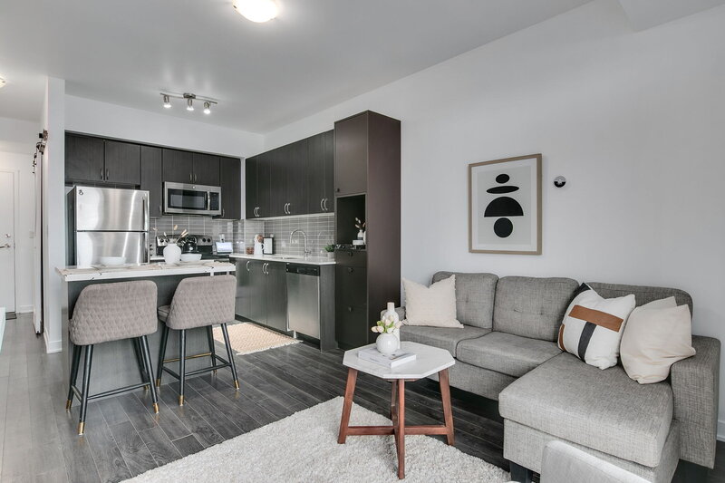 13-web-or-mls-8_004_Living Room