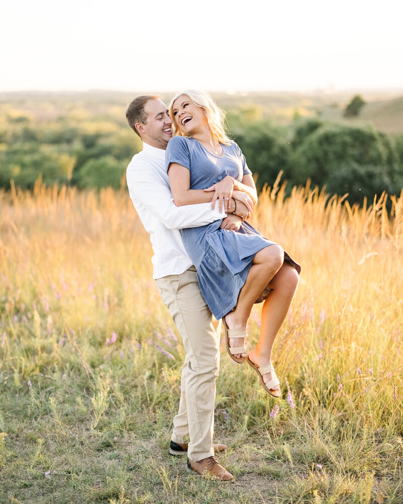 58 Eden-Prairie-minnesota-field-engagement-session-wedding-photographer-shane-long-photography-engaged0012