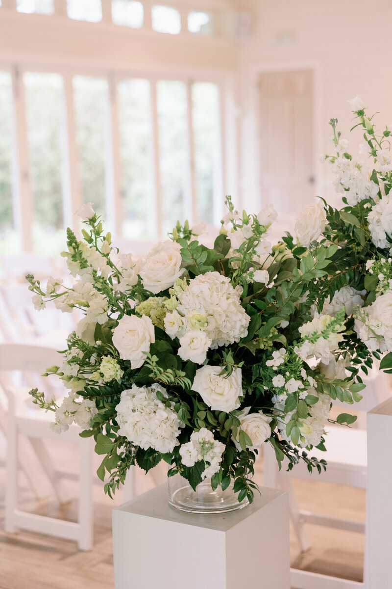 Summer wedding at Old Edwards Inn bride and groom captured by Maddie Moore Photo
