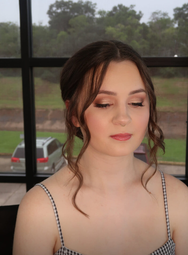 Glamorous wedding makeup by a premier Houston makeup artist, delivering a chic look for Houston weddings and every bride-to-be.