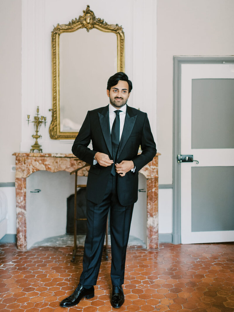 portrait-groom-at-the-castle