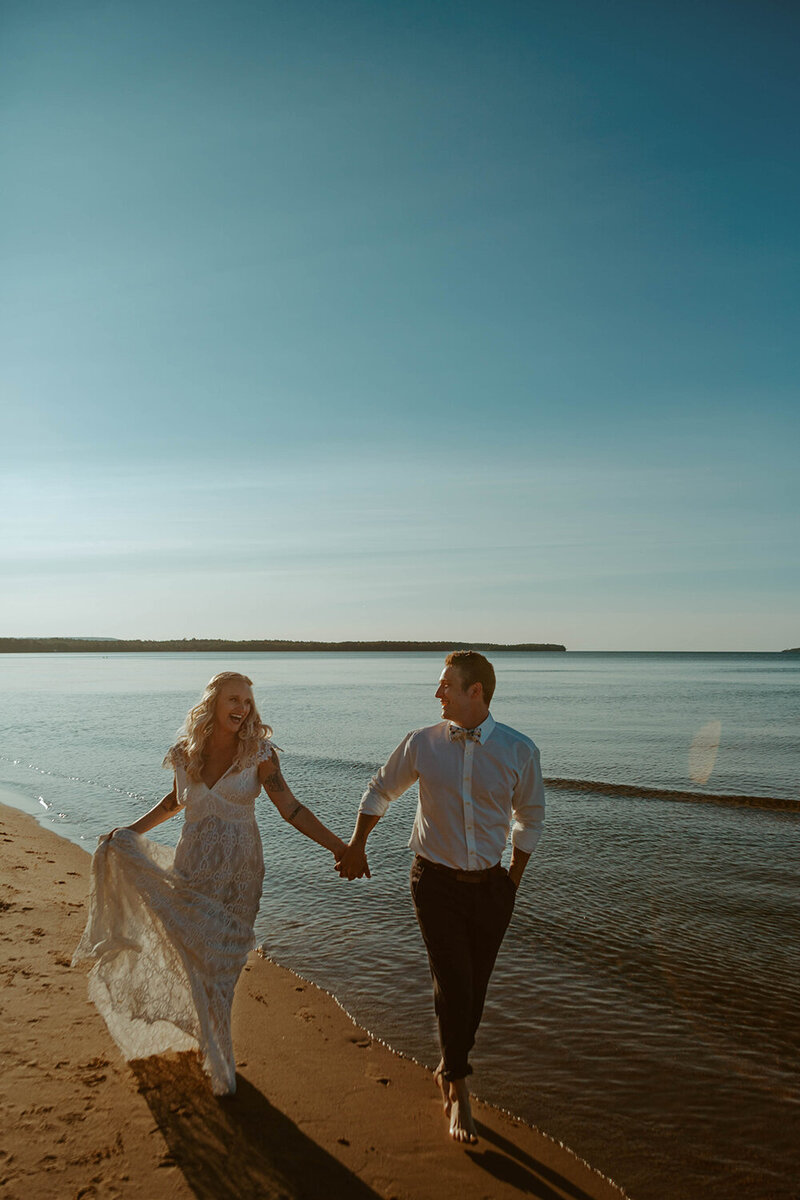 lake-superior-au-train-upper-peninsula-michigan-beach-wedding-style-michigan-wedding-photographer-alisciamariephotography-5899