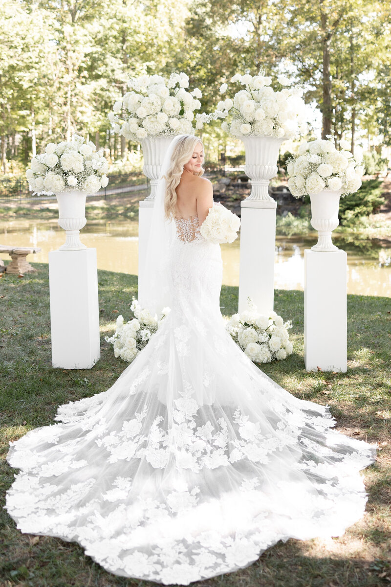 Indiana_Michigan_Wedding Planner_Lizton_Lizton Lodge_Bridal Gown_Bridal Fashion_Solo_Wedding Decor_Bride