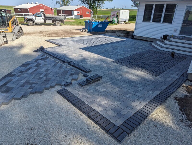 Cedar-Rapids-Manchester-Iowa-Hardscape-Supreme-Green-_20240517_222805235