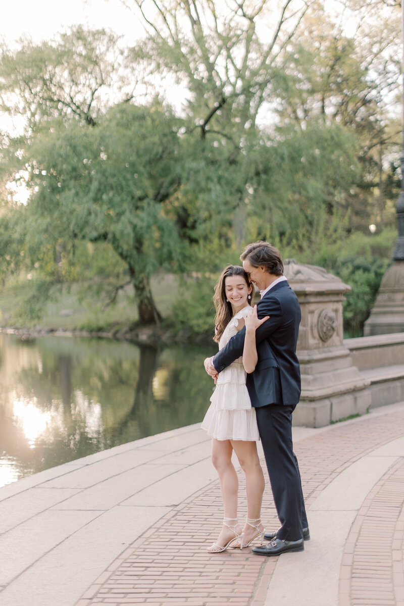 Couple gets engaged in New York City by the water
