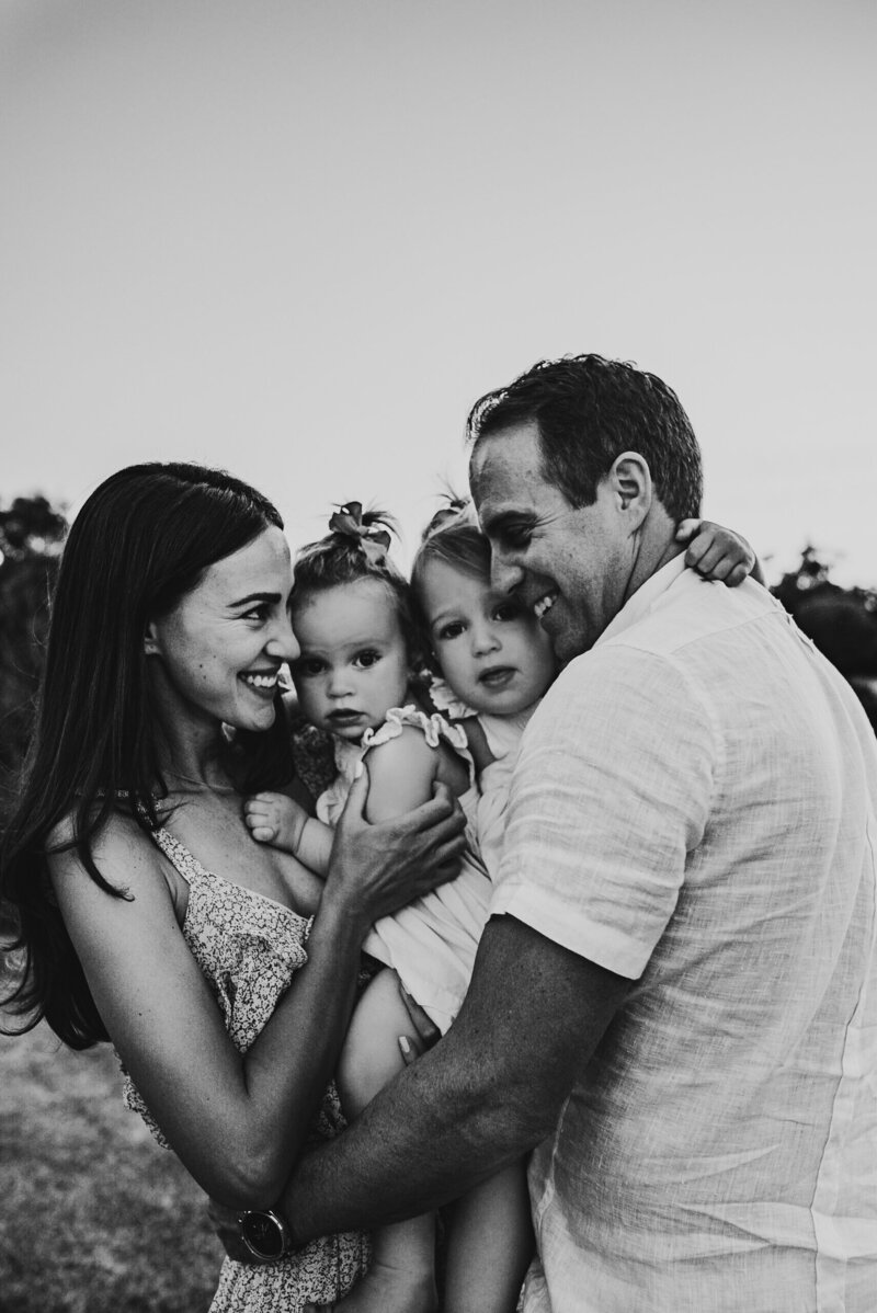 Family lifestyle photography sunset session black and white image, loving family | gracie and the wren