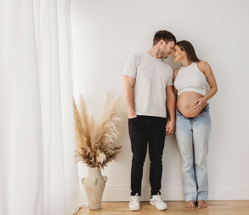 Expecting parents holding hands. Ruaa hamdan Altrincham family photographer