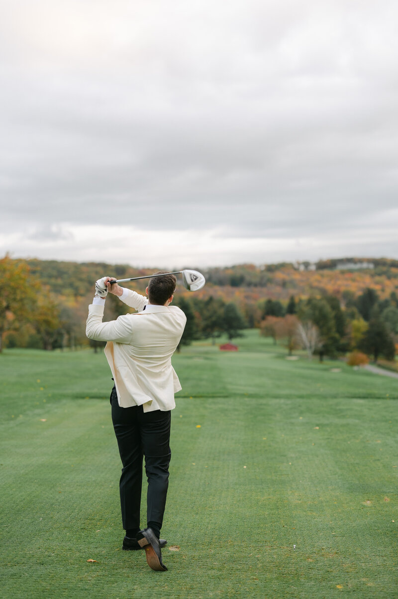 groom-golfing-washington-depot-ct