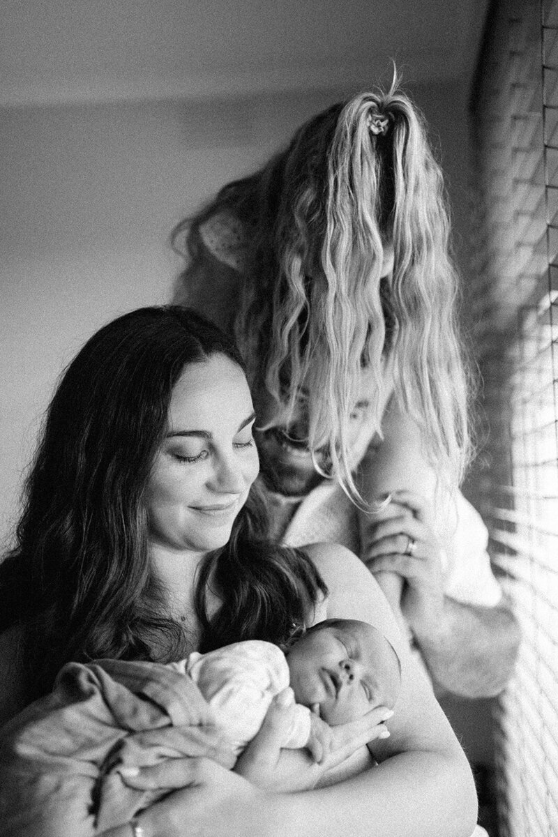 candid in home newborn photos 