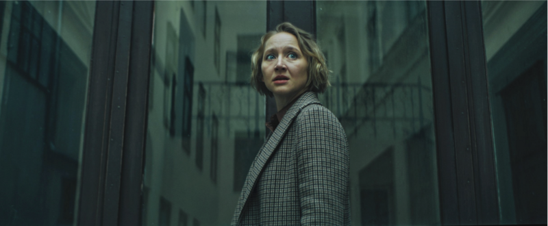 emotional-scene-woman-of-the-dead-stephan-burchardt-09