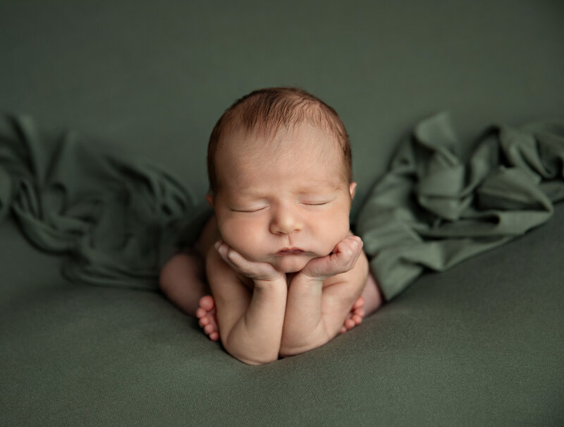 newbornbabyboynewfamilynewbabybestphotographertudiofamilybirthdaynewbornboyamilynewborngirlfirstbirthdayportraiturephotographystudioportraitsnewborngirlboyfamilyEvaMaganaPhotographychildphotographer (22 of 41)