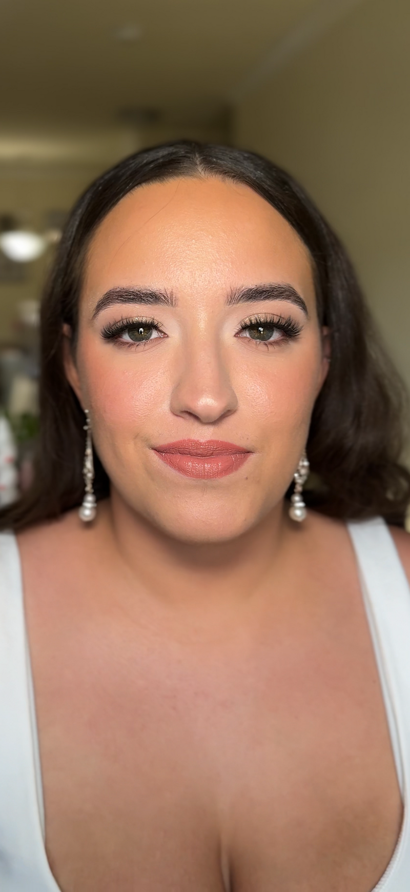 Professional luxury Bridal Makeup Artist and makeup educator, specializing in makeup that looks like YOU but BETTER!