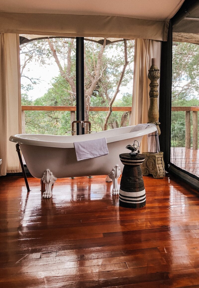 rhino sands in South africa, interior of bathtub