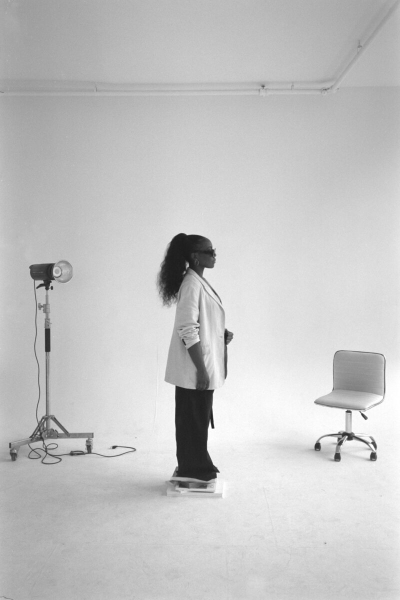 Uz Studio B&W-25