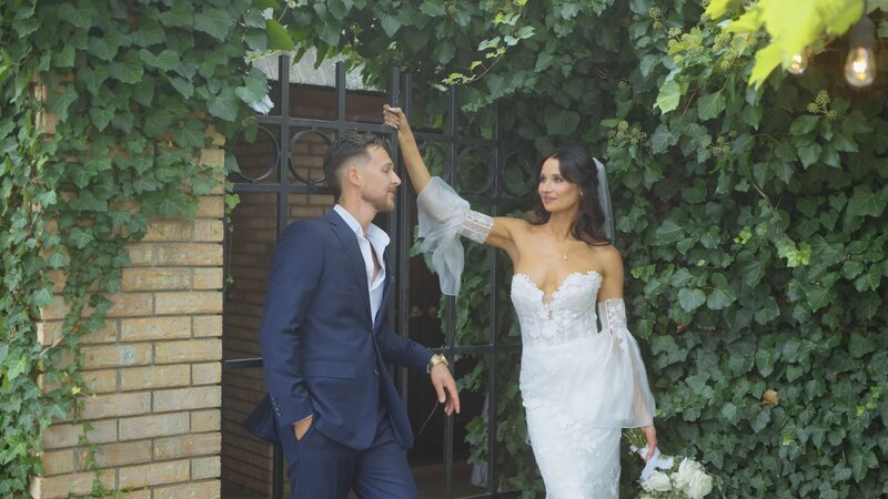 micro-wedding-at-cafe-cortina-studio-schickel-2