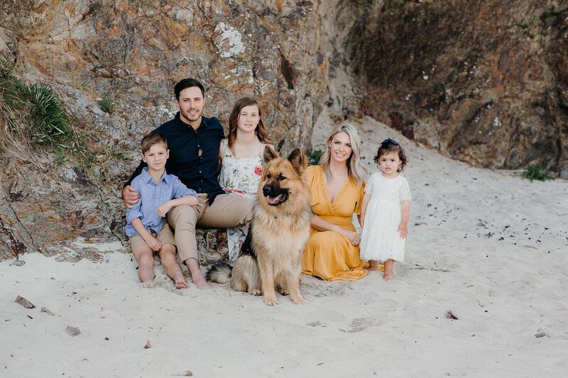 A family of 5 and their furbaby at the beach during their family photoshoot with whangarei family photographer sarah marshall during their family photoshoot