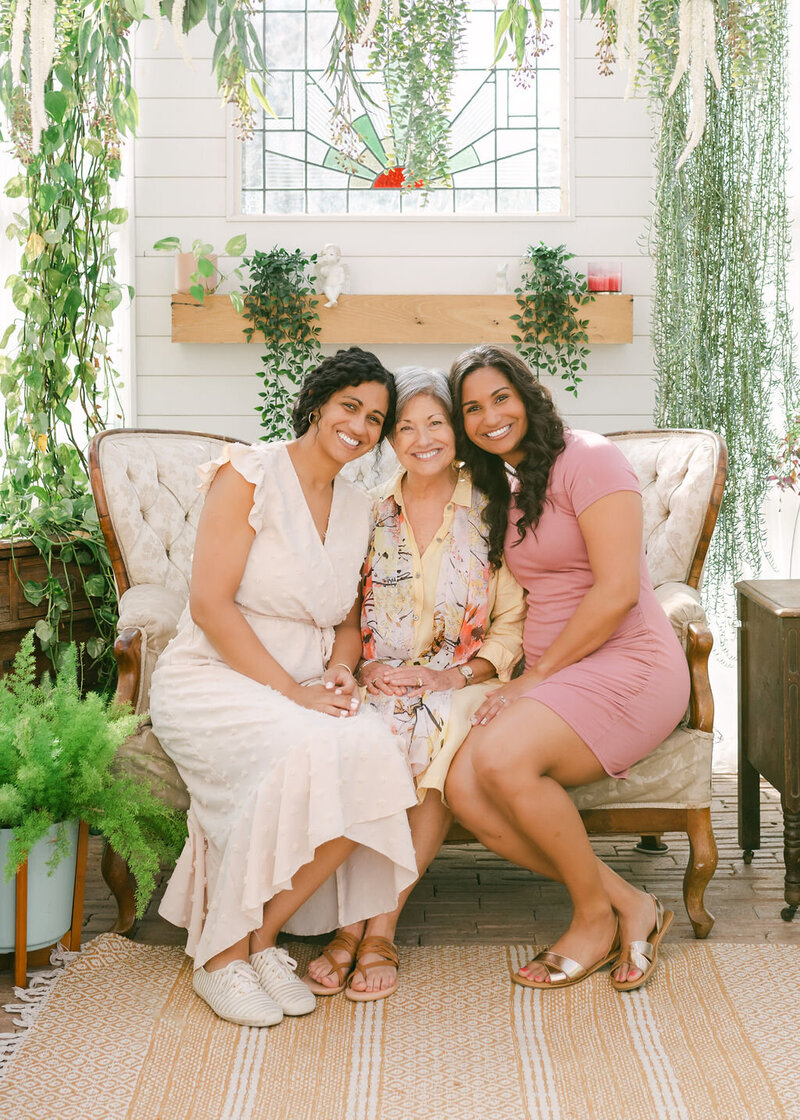 05-Multigenerational-Family-Portrait-Greenhouse