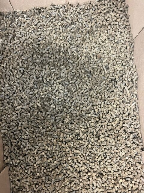Lost Shoe Ranch 100% natural wool pellets fertilizer for sustainable lawn and garden irrigation.