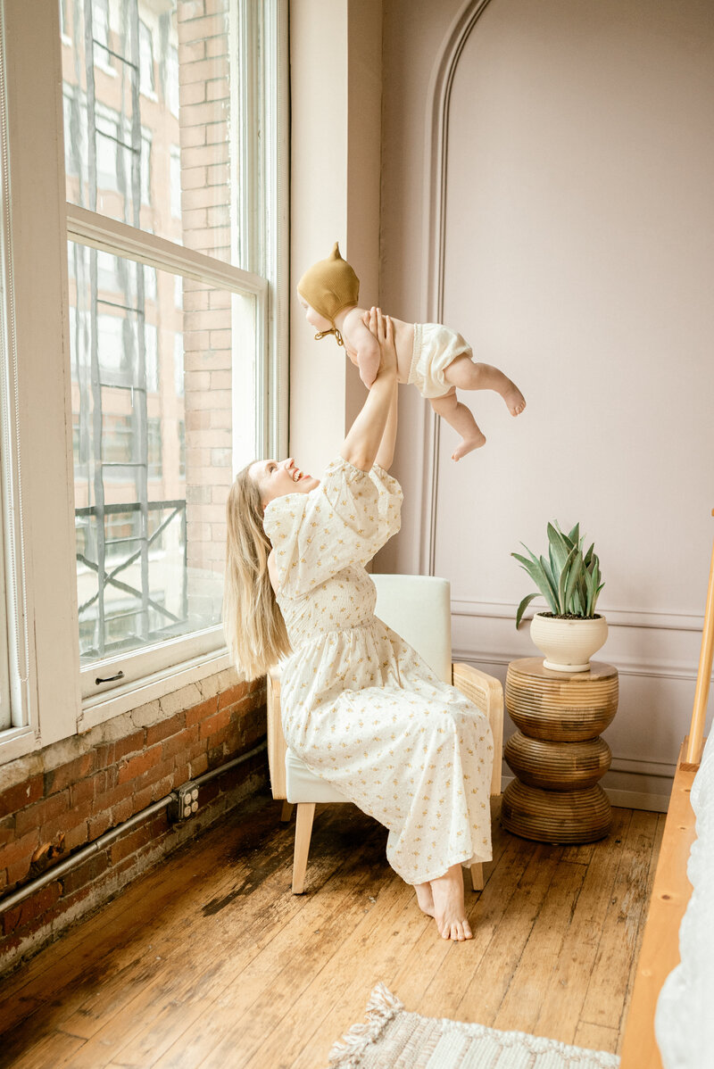 Seattle Sitter Photoshoot Nursing Breastfeeding Chestfeeding (2)