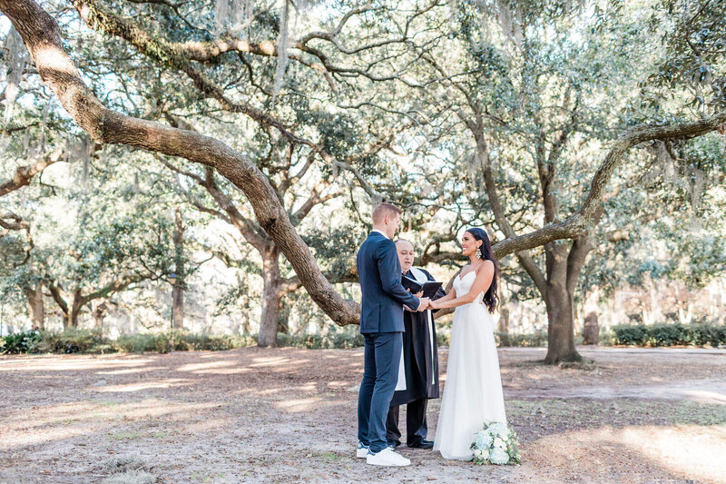Savannah_Elopement_in_Forsyth_Park__Low_branch05