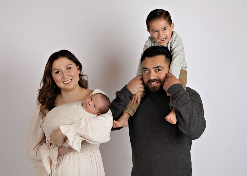 newbornbabyboynewfamilynewbabybestphotographertudiofamilybirthdaynewbornboyamilynewborngirlfirstbirthdayportraiturephotographystudioportraitsnewborngirlboyfamilyEvaMaganaPhotographychildphotographer (1 of 43)