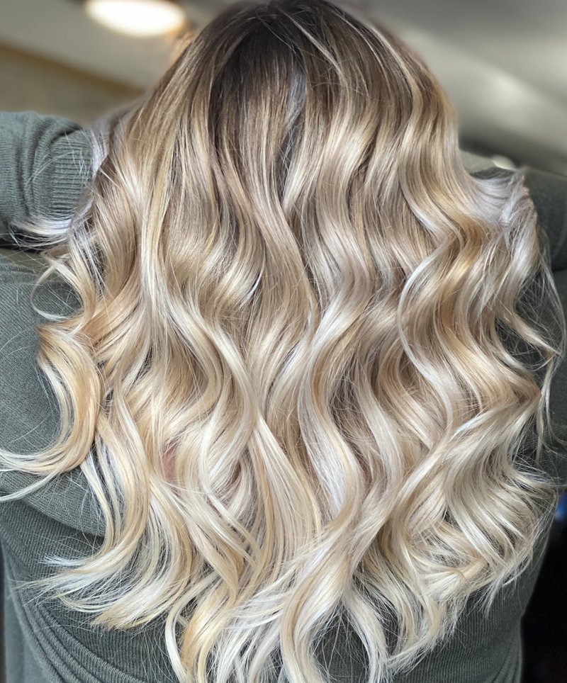 Rebecca Marie : Camillus , New York's Blonding and Balayage specialist.