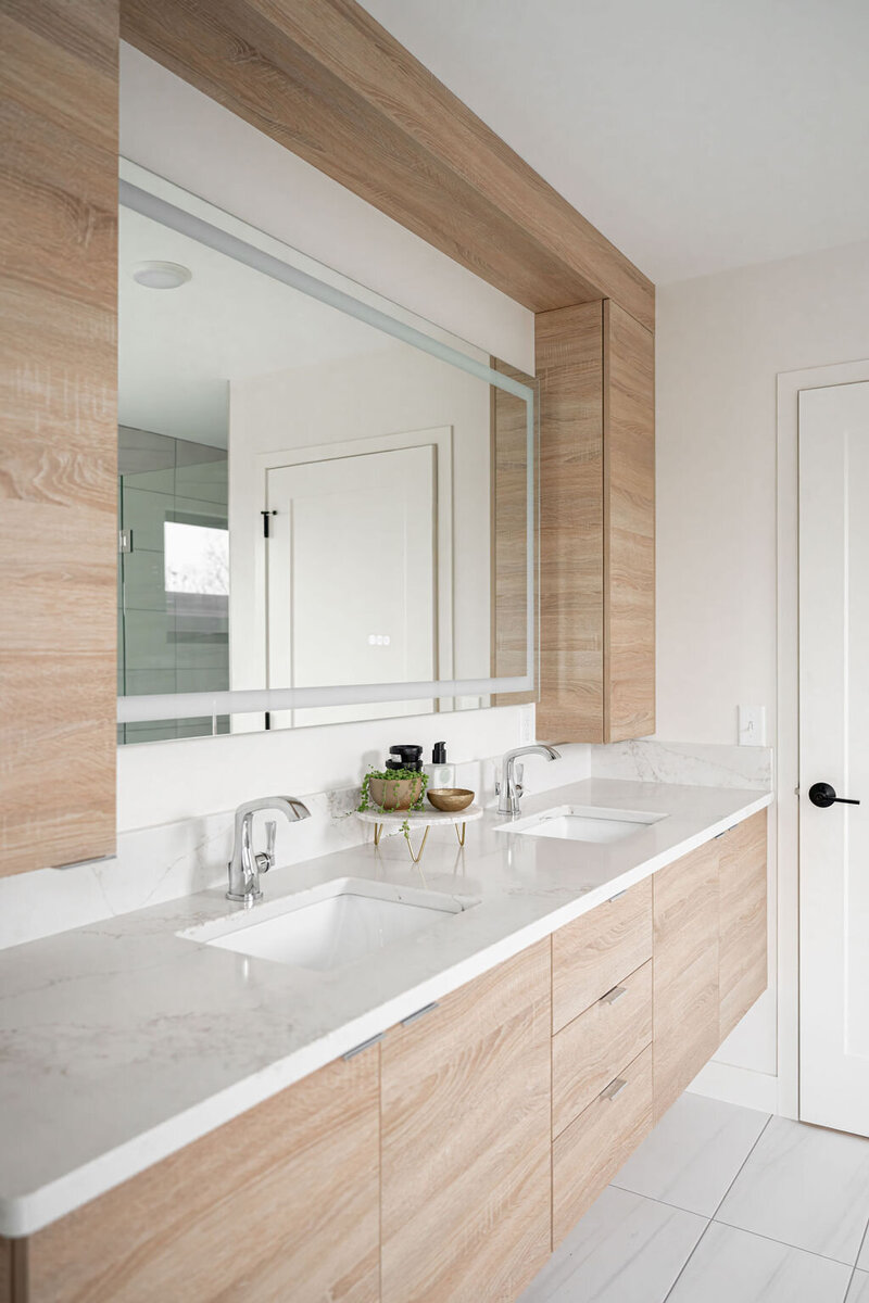 modern-minimalist-bathroom-double-vanity