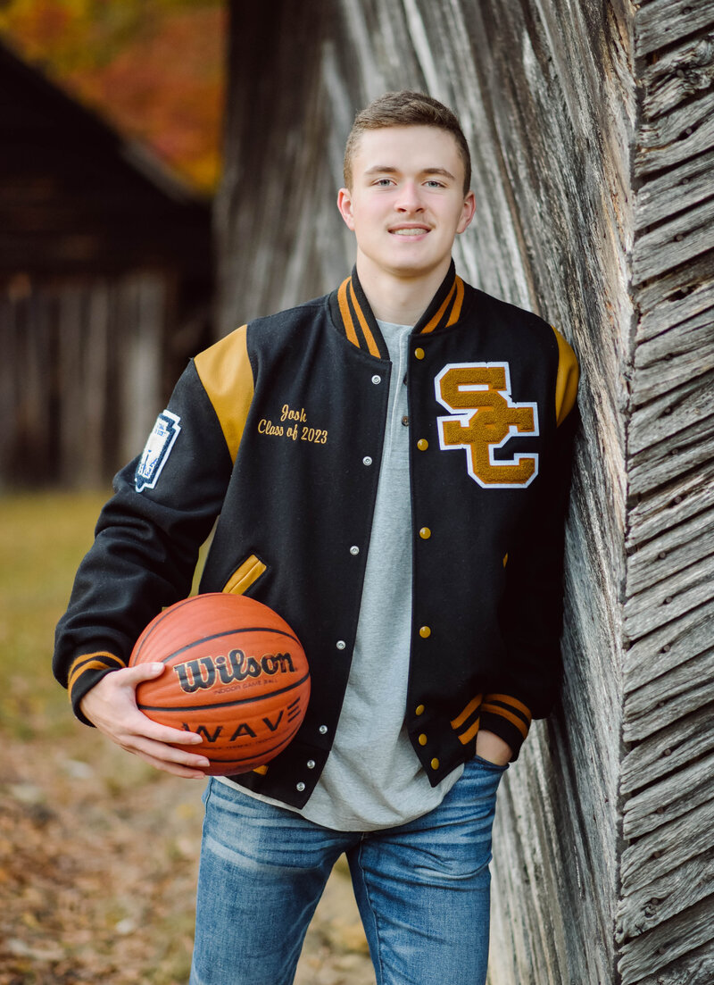 senior-basketball-barn