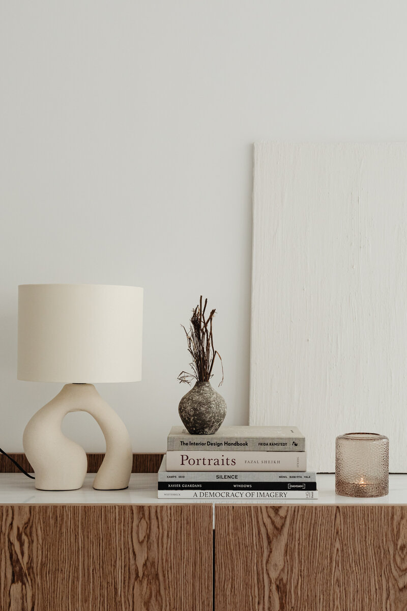 kaboompics_ceramic-lamp-styled-on-a-commode-with-a-stone-top-28430